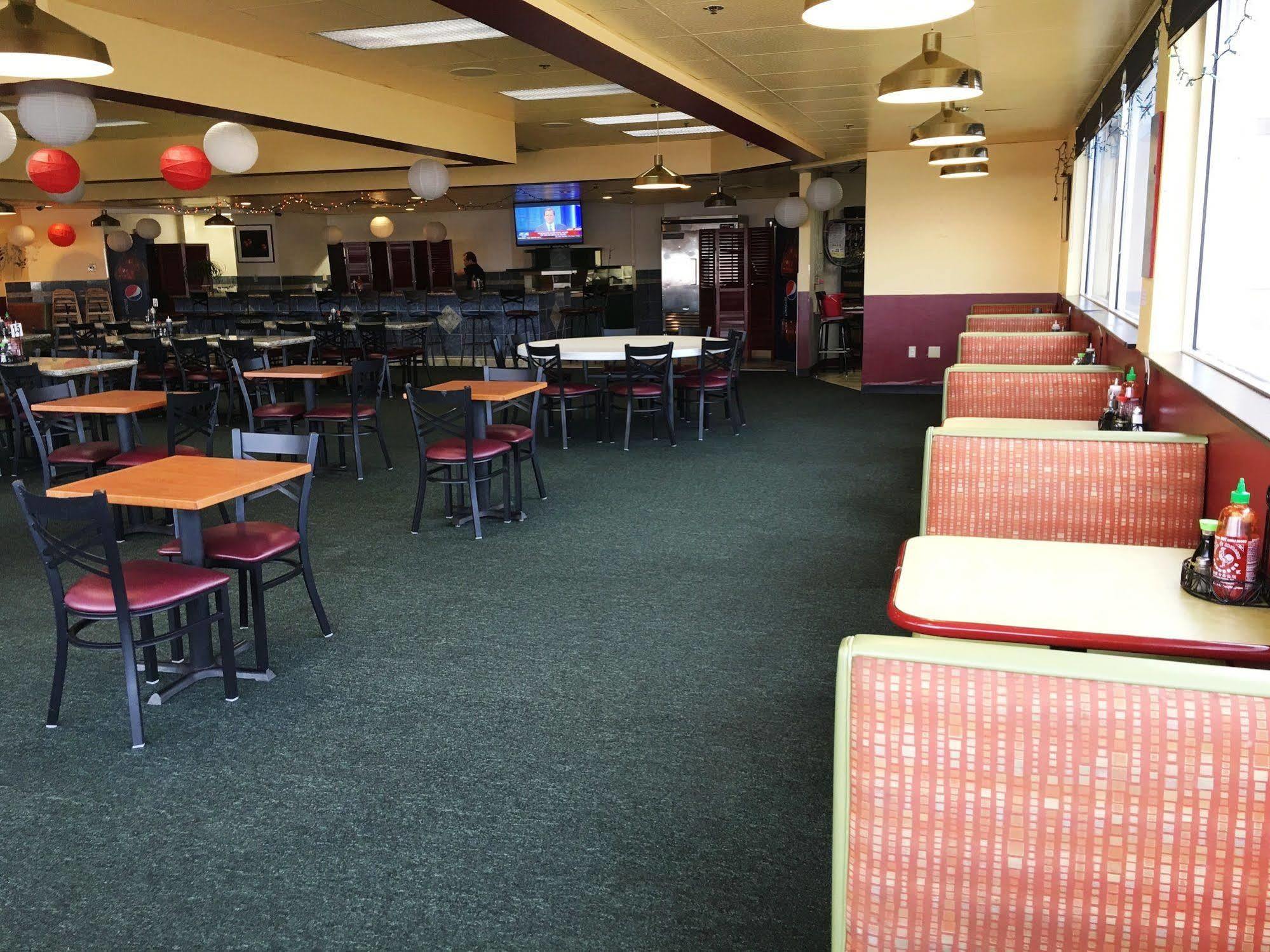 Howard Johnson By Wyndham Denver West Wheat Ridge Exterior foto
